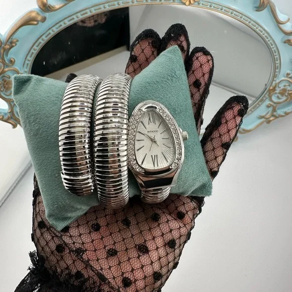 Luxury Serpenti Elegant Gold Wrap Women's Watch - Picture 11 of 17